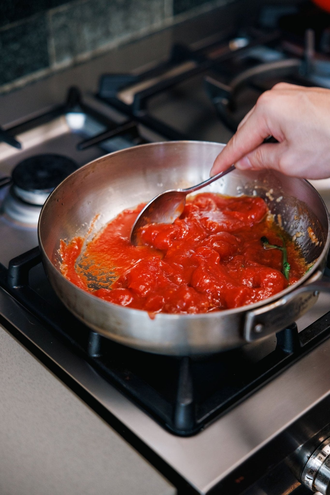 Solania DOP San Marzano Peeled Tomatoes 400g - Vyne